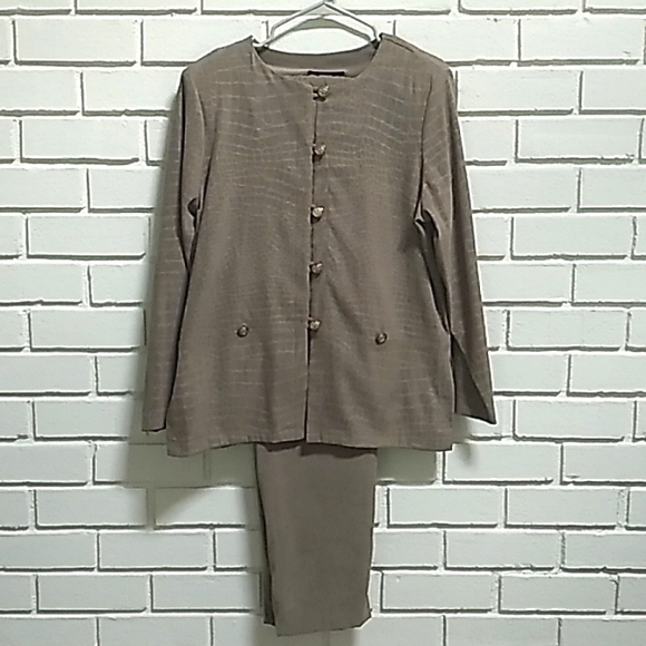 R&K Originals Pants - R&K Vintage Alligator Print Olive Green 2 Piece Button Down Pant Suit. Size 12